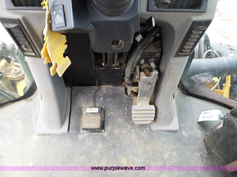 image for item L5042 2007 Ag-Chem RoGator 1074 SS self-propelled sprayer