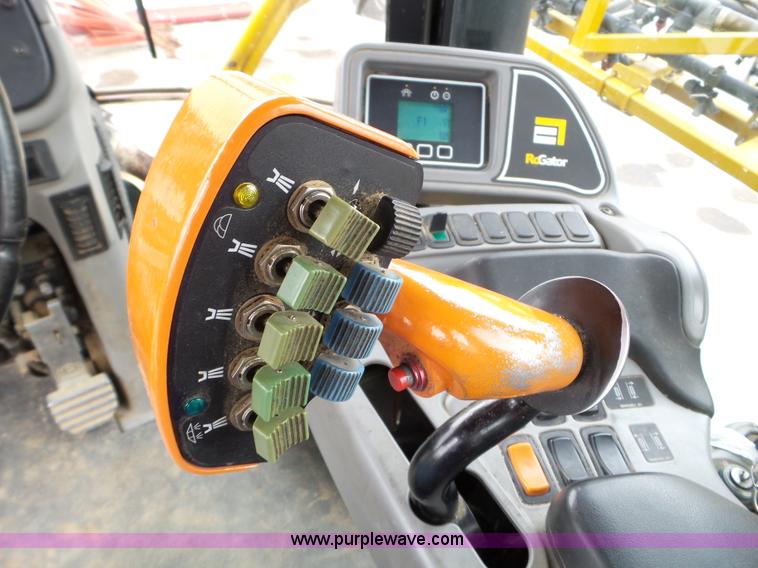 image for item L5042 2007 Ag-Chem RoGator 1074 SS self-propelled sprayer