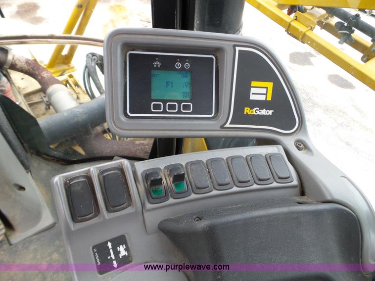 image for item L5042 2007 Ag-Chem RoGator 1074 SS self-propelled sprayer