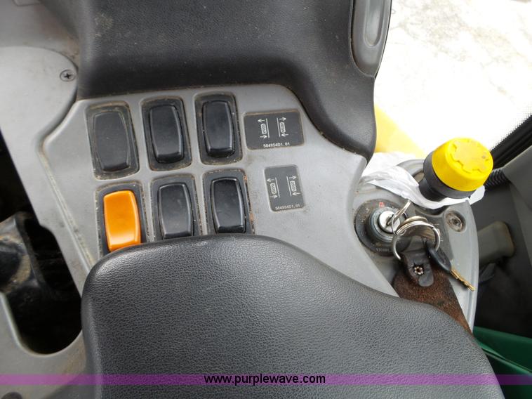 image for item L5042 2007 Ag-Chem RoGator 1074 SS self-propelled sprayer