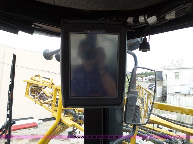 image for item L5042 2007 Ag-Chem RoGator 1074 SS self-propelled sprayer