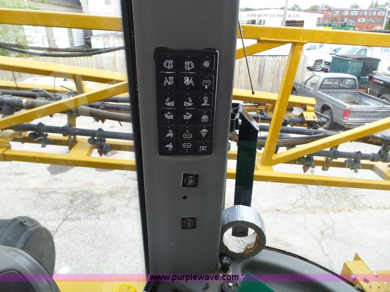 image for item L5042 2007 Ag-Chem RoGator 1074 SS self-propelled sprayer