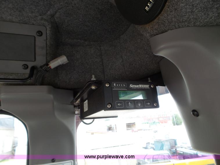 image for item L5042 2007 Ag-Chem RoGator 1074 SS self-propelled sprayer