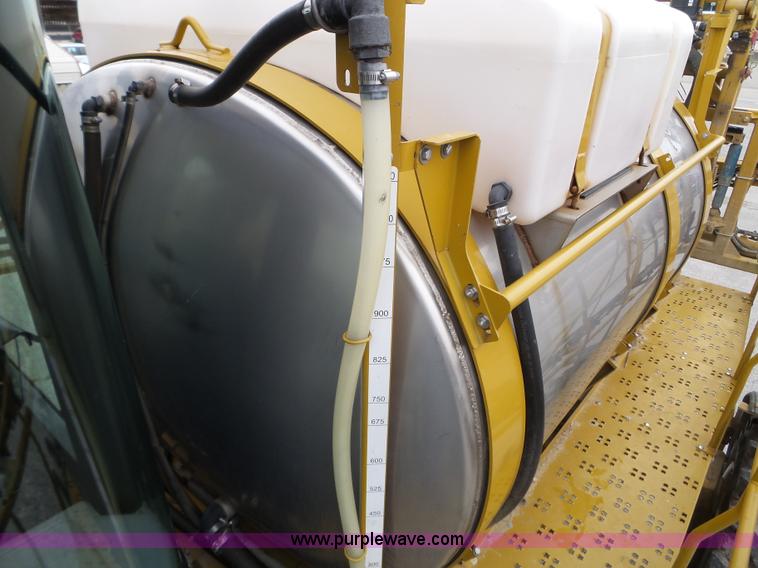 image for item L5042 2007 Ag-Chem RoGator 1074 SS self-propelled sprayer