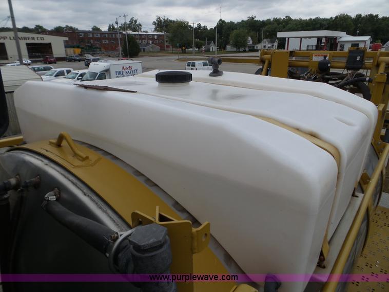 image for item L5042 2007 Ag-Chem RoGator 1074 SS self-propelled sprayer