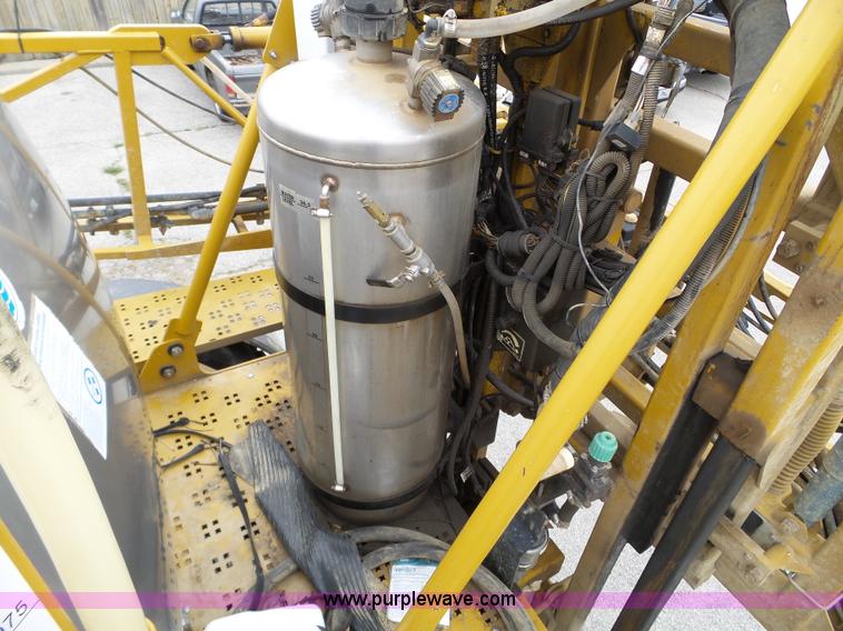 image for item L5042 2007 Ag-Chem RoGator 1074 SS self-propelled sprayer