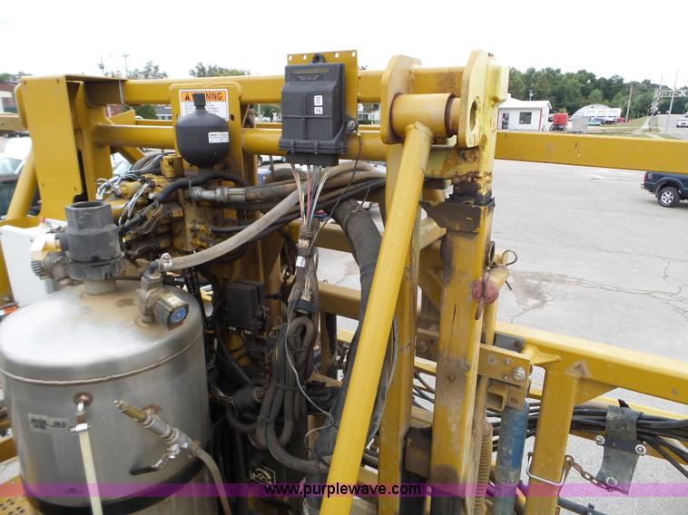 image for item L5042 2007 Ag-Chem RoGator 1074 SS self-propelled sprayer