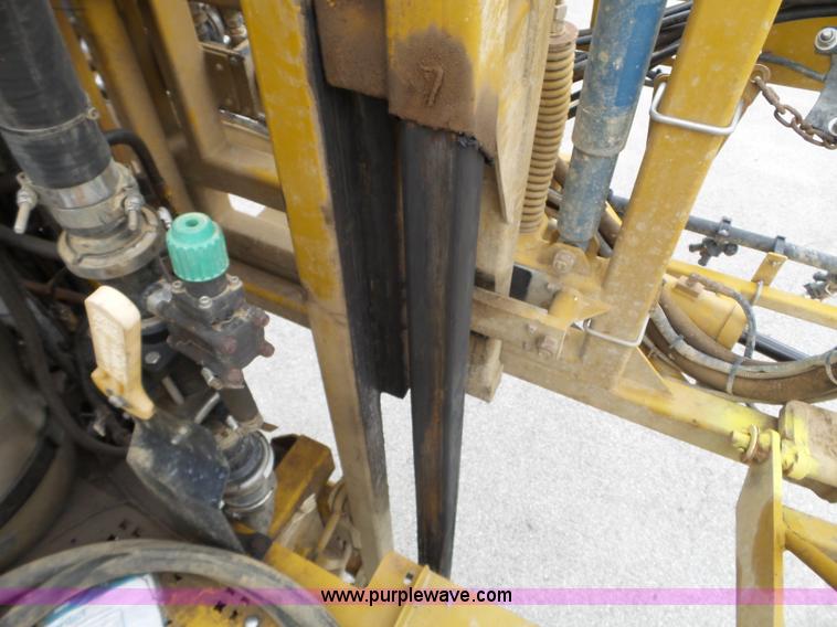 image for item L5042 2007 Ag-Chem RoGator 1074 SS self-propelled sprayer