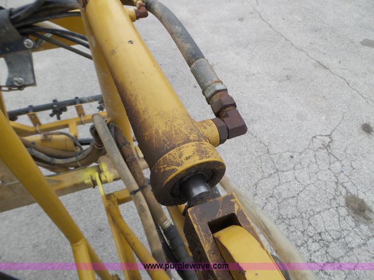 image for item L5042 2007 Ag-Chem RoGator 1074 SS self-propelled sprayer