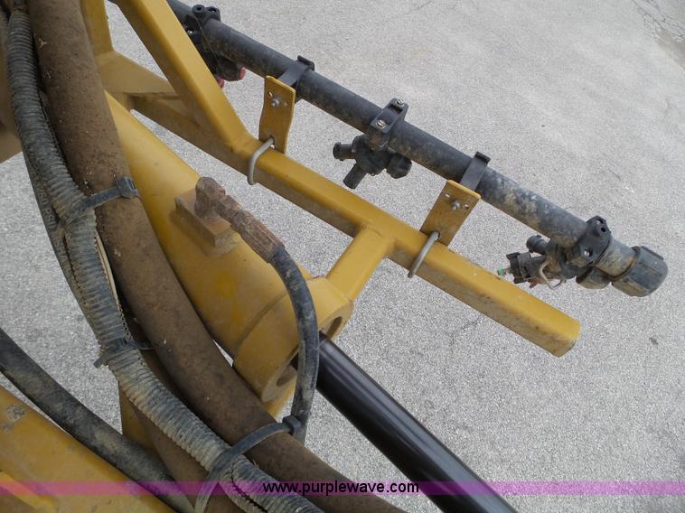 image for item L5042 2007 Ag-Chem RoGator 1074 SS self-propelled sprayer