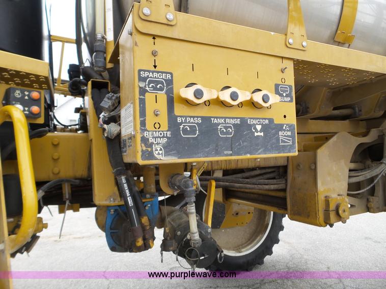 image for item L5042 2007 Ag-Chem RoGator 1074 SS self-propelled sprayer