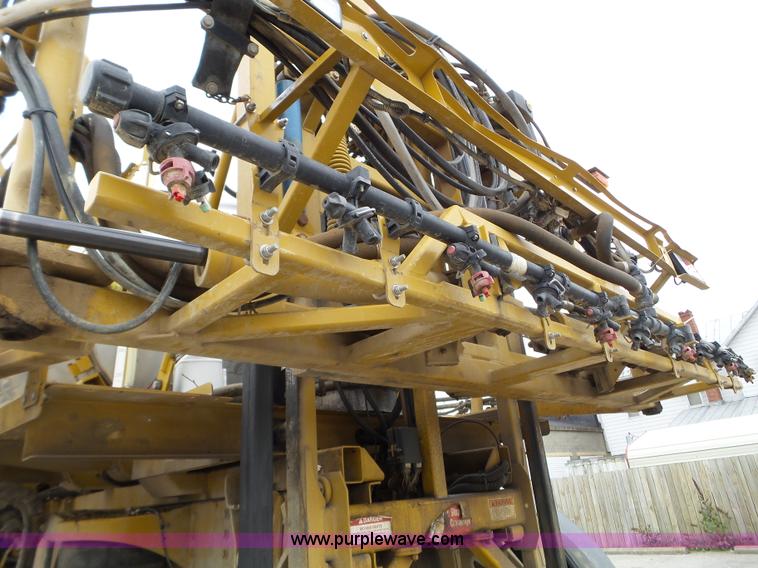 image for item L5042 2007 Ag-Chem RoGator 1074 SS self-propelled sprayer