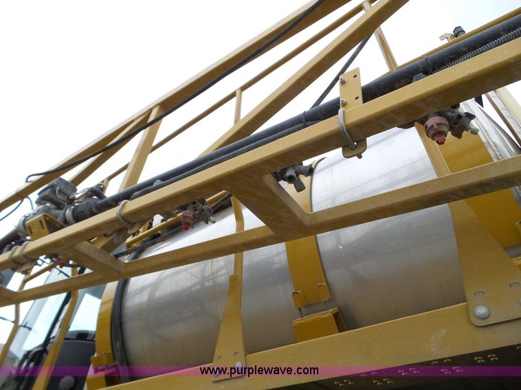 image for item L5042 2007 Ag-Chem RoGator 1074 SS self-propelled sprayer