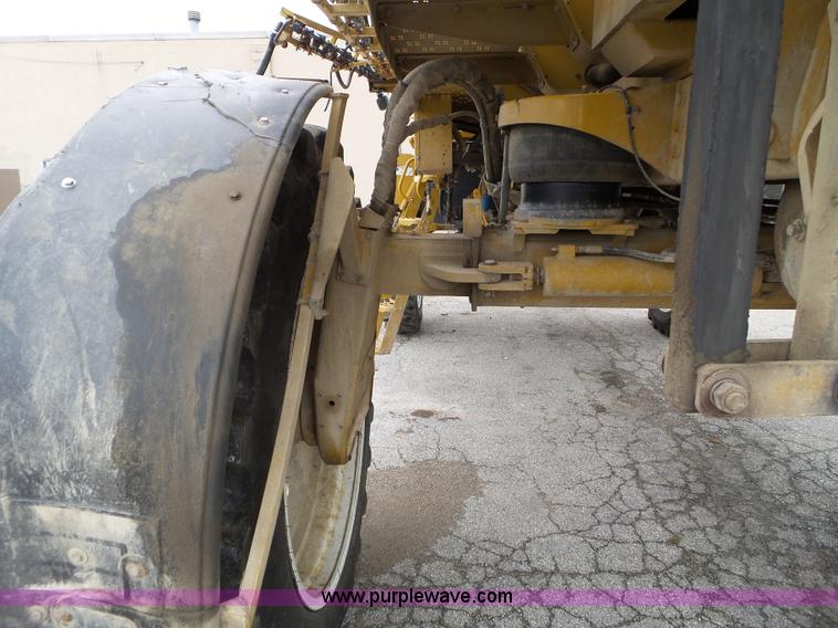 image for item L5042 2007 Ag-Chem RoGator 1074 SS self-propelled sprayer