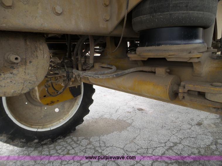 image for item L5042 2007 Ag-Chem RoGator 1074 SS self-propelled sprayer