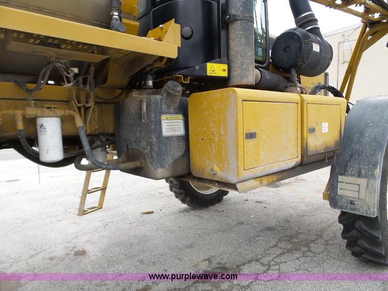 image for item L5042 2007 Ag-Chem RoGator 1074 SS self-propelled sprayer