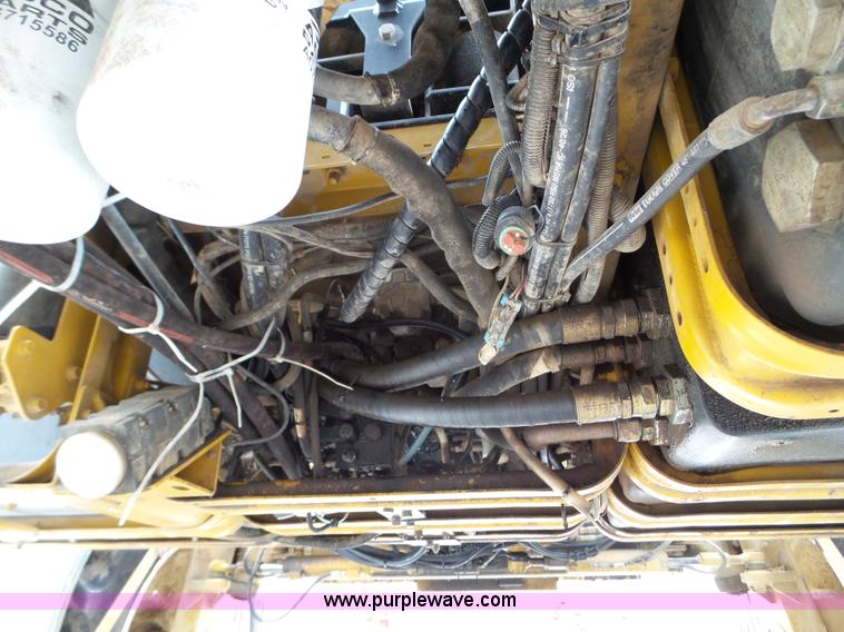 image for item L5042 2007 Ag-Chem RoGator 1074 SS self-propelled sprayer