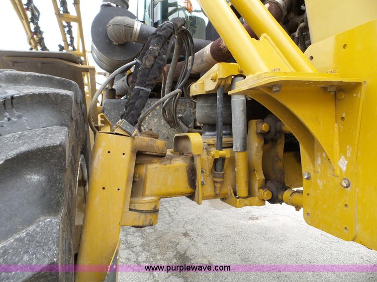 image for item L5042 2007 Ag-Chem RoGator 1074 SS self-propelled sprayer