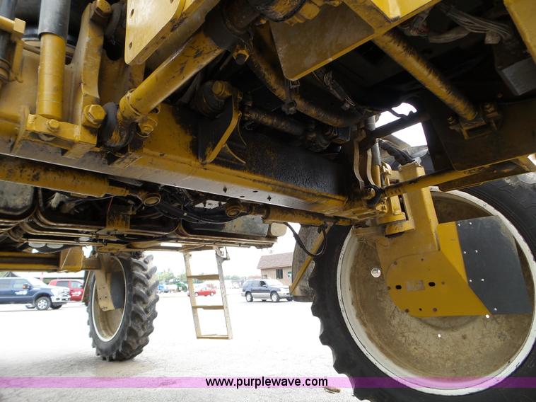image for item L5042 2007 Ag-Chem RoGator 1074 SS self-propelled sprayer
