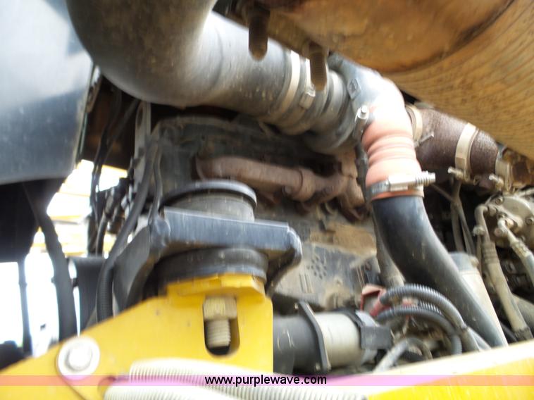 image for item L5042 2007 Ag-Chem RoGator 1074 SS self-propelled sprayer