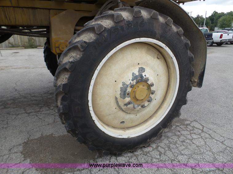 image for item L5042 2007 Ag-Chem RoGator 1074 SS self-propelled sprayer