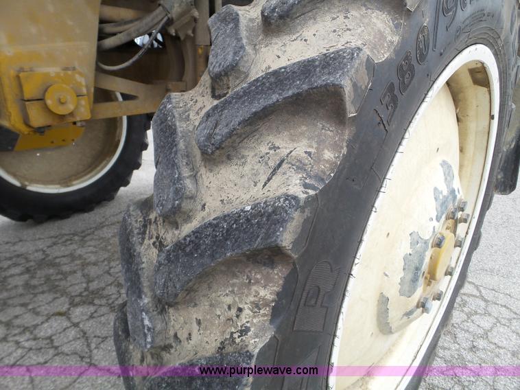 image for item L5042 2007 Ag-Chem RoGator 1074 SS self-propelled sprayer