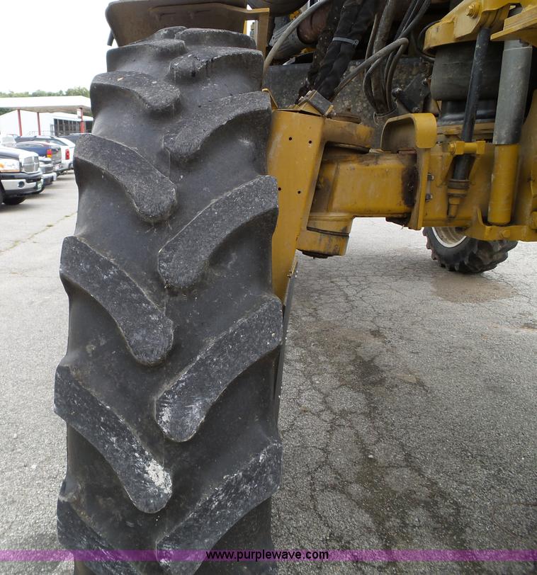 image for item L5042 2007 Ag-Chem RoGator 1074 SS self-propelled sprayer