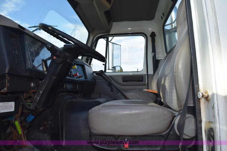 image for item L5044 2001 International 8100 truck cab and chassis