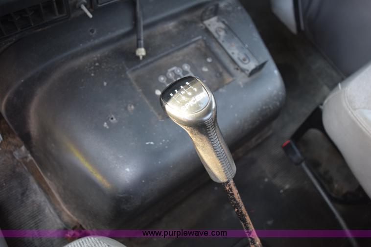 image for item L5044 2001 International 8100 truck cab and chassis