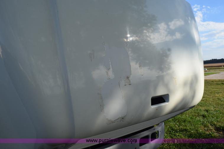 image for item L5044 2001 International 8100 truck cab and chassis