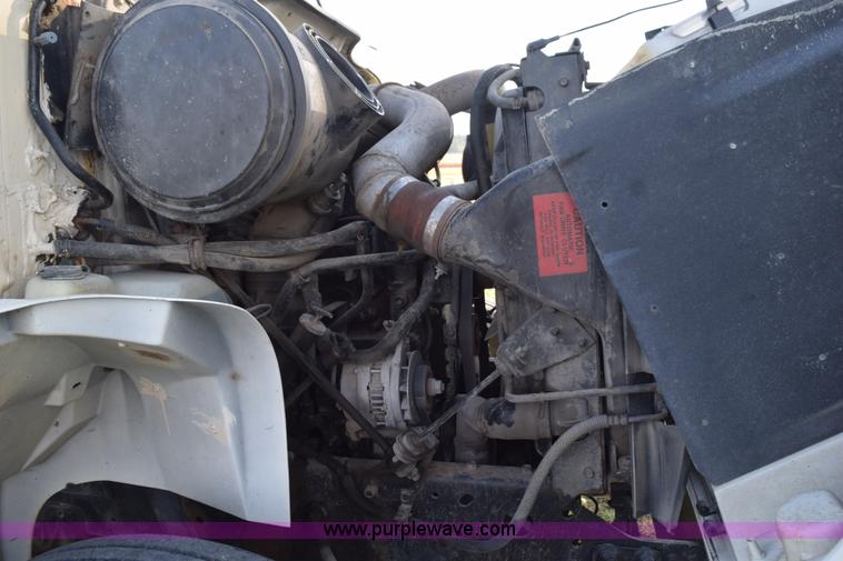 image for item L5044 2001 International 8100 truck cab and chassis