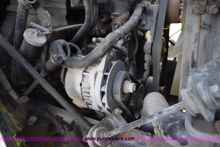 image for item L5044 2001 International 8100 truck cab and chassis