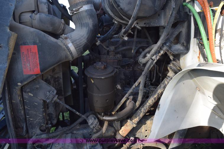 image for item L5044 2001 International 8100 truck cab and chassis