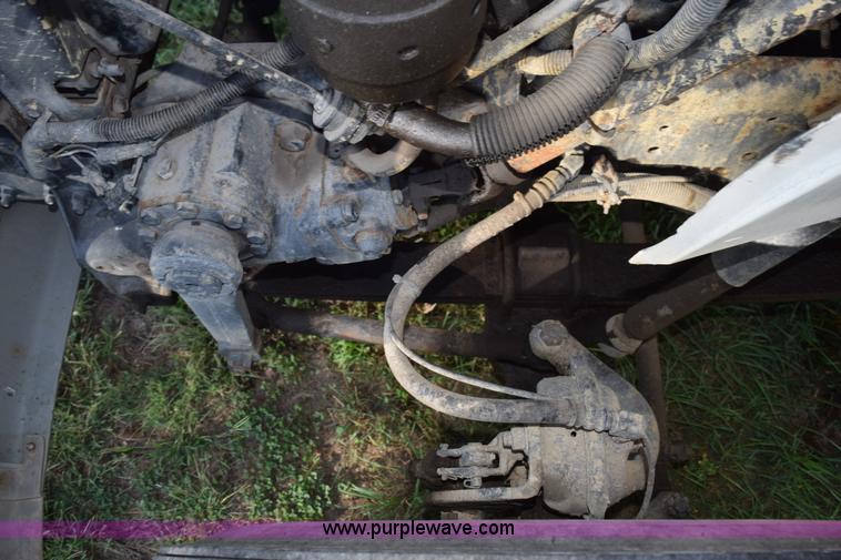 image for item L5044 2001 International 8100 truck cab and chassis