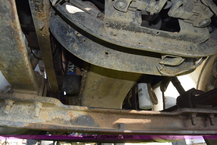 image for item L5044 2001 International 8100 truck cab and chassis