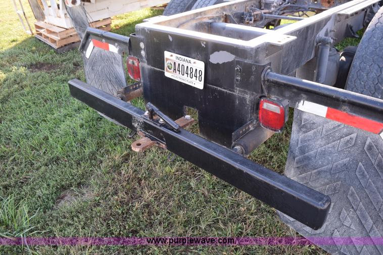 image for item L5044 2001 International 8100 truck cab and chassis