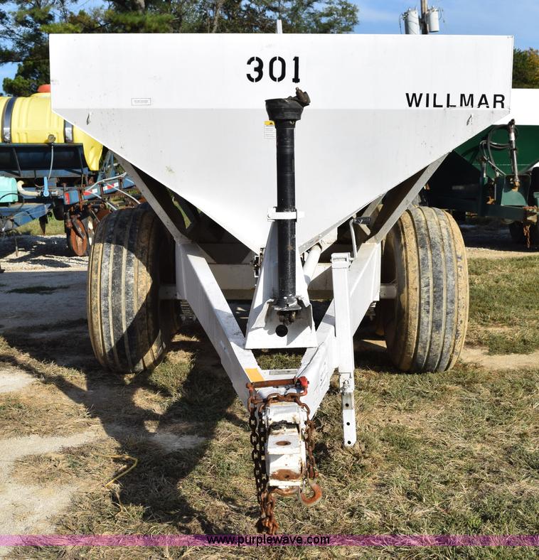 image for item L5049 Willmar Super 600 spreader