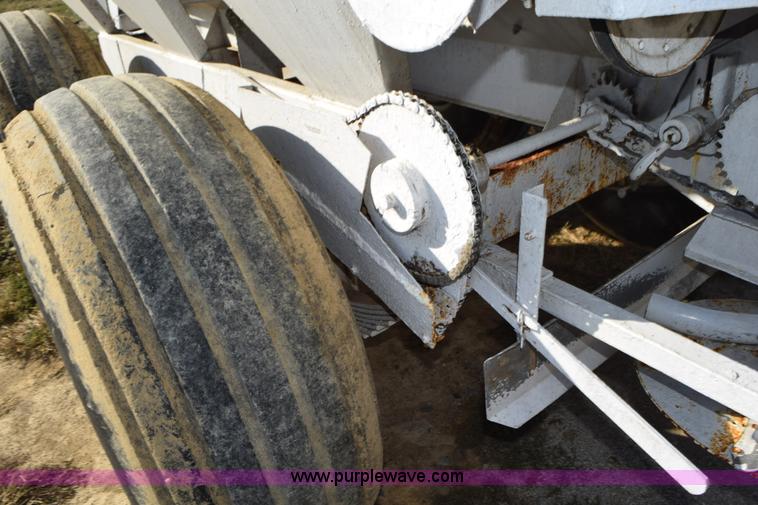 image for item L5049 Willmar Super 600 spreader