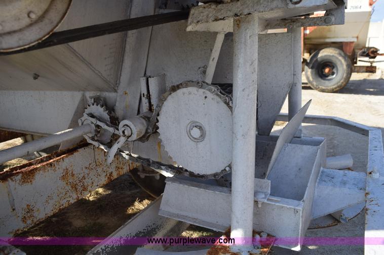 image for item L5049 Willmar Super 600 spreader