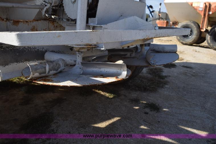 image for item L5049 Willmar Super 600 spreader