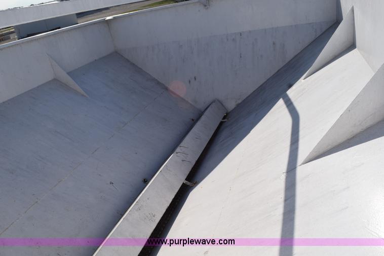 image for item L5049 Willmar Super 600 spreader