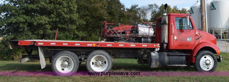 image for item L5052 1992 International 8100 flatbed truck