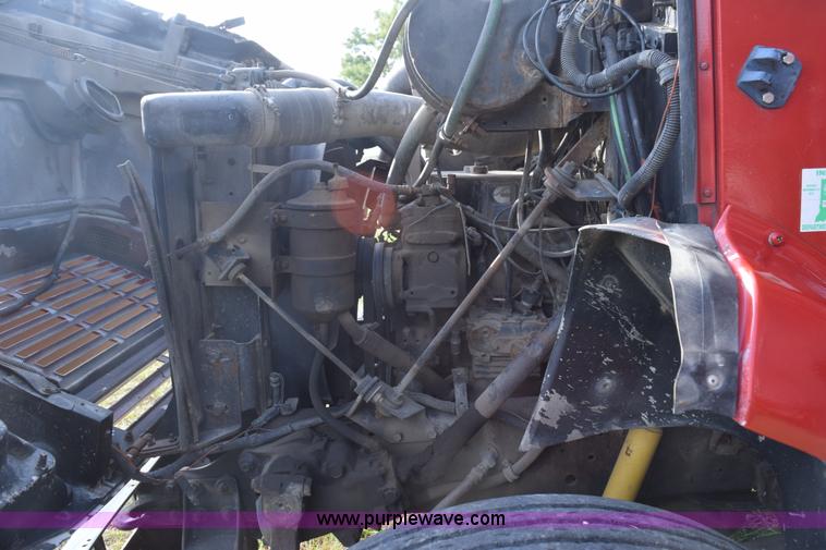 image for item L5052 1992 International 8100 flatbed truck