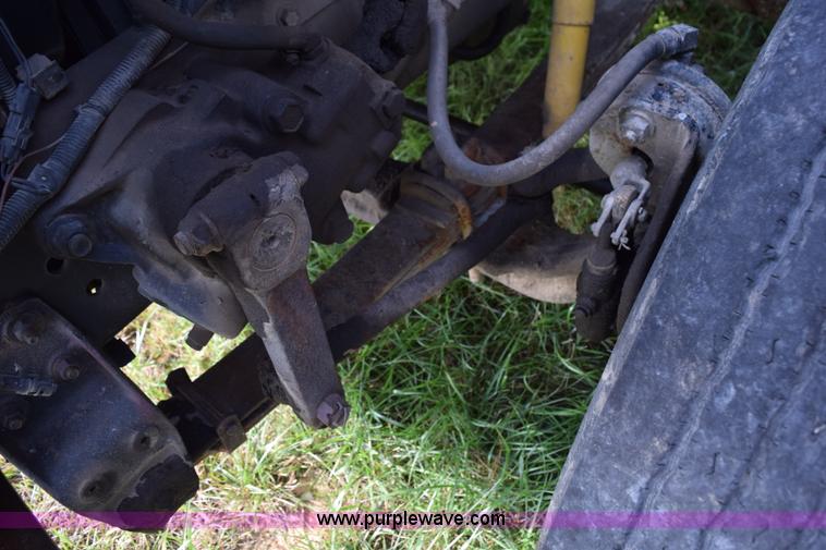 image for item L5052 1992 International 8100 flatbed truck