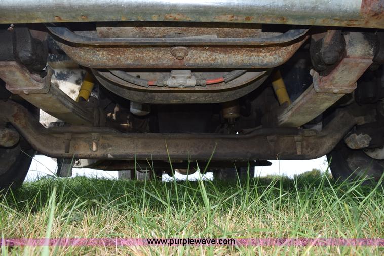 image for item L5052 1992 International 8100 flatbed truck