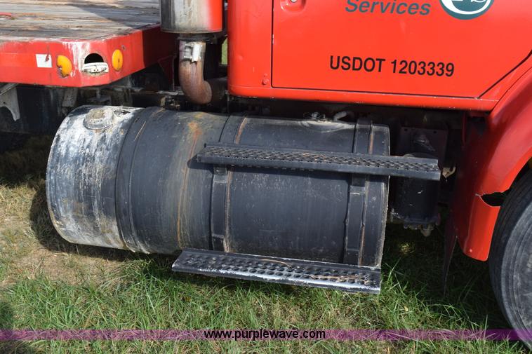 image for item L5052 1992 International 8100 flatbed truck