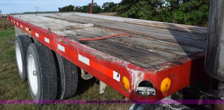 image for item L5052 1992 International 8100 flatbed truck