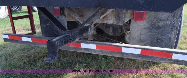 image for item L5052 1992 International 8100 flatbed truck