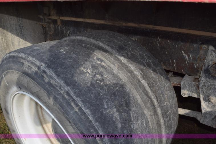 image for item L5052 1992 International 8100 flatbed truck