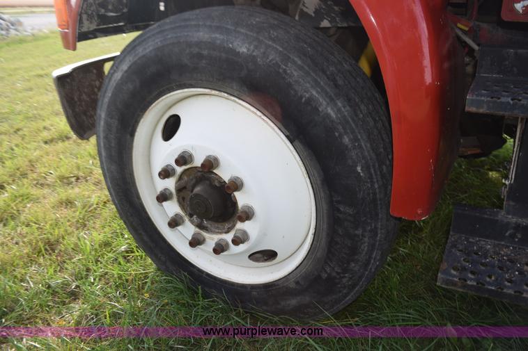 image for item L5052 1992 International 8100 flatbed truck